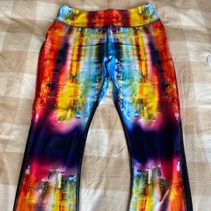 Colourful leggings with mesh backing